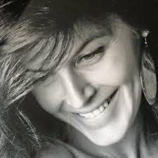 Quando una donna indossa pizzi e merletti, ha giá deciso di vincere la guerra. Tamara Pizzi Product Innovator Cosanum Ag Xing