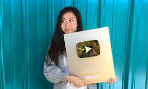 Wow just wow this is not real why would youtube give a bunch of metal ball for passing 400mil? Youtube S Silver And Gold Play Buttons Are Getting A New Look Social Blade