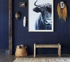 bron tigmi trading blauw interieur donkerblauwe woonkamer kamer decoratie