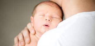Les cycles de sommeil du nourrisson durent 50 minutes et le sommeil débute par du sommeil agité (du sommeil avec rêves) et se poursuit avec du sommeil calme, jusqu'à 4 ou 6 mois. Sommeil De Bebe De 0 A 3 Ans Comprendre Et Accompagner Mpedia Fr