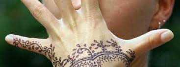 Gol tikka weiß mehndi design. Gesundheit Experten Warnen Vor Henna Tattoos Gesellschaft Faz