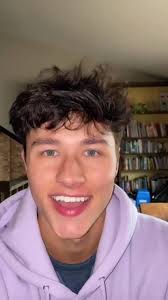 hey guys meet my new girlfriend 🥺@nicole.dawna