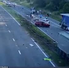 Sâmbătă, în jurul orei 18.30, poliţiştii biroului autostrăzi au fost sesizați prin apel 112, despre producerea unui accident rutier pe autostrada a1. Several Dead As Serious Crash Closes A1 In County Durham Newsbinding