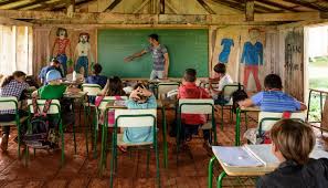 Vivió cinco años más, fue certificado en el libro guinness de récords mundiales como la persona más vieja en inscribirse a la escuela primaria y fue a nueva york para dirigirse a la cumbre de la onu sobre los objetivos de. El Derecho A La Educacion Hoy Por Luis Bonilla Molina Nodal