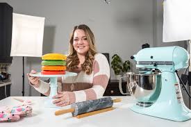 Internet Famous How Cake Decorator Laurie Shannon A K A The Icing Artist Bought An 800 000 Home With Her Youtube Earnings