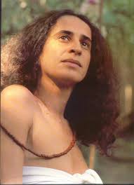 LIBERTAS QUÆ SERA TAMEN — antropofagis: Maria Bethânia por Marisa Alvarez...