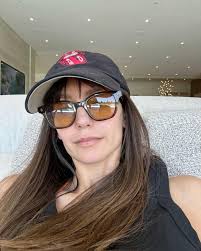 Honey 💕 you're looking at my post, and you can't even say “hi” to me… or  maybe you don't love me anymore 💔 It's me, Sandra Bullock , and I just want