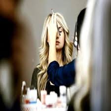 Kedai gunting rambut toknya menjadi tumpuan kerana dia mengenakan bayaran hanya rm2.50 untuk setiap pelanggan. Hairdressing Salon Ampang Muslimah Friendly Suzee Salon