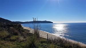 A pochi passi dal centro, meta di shopping, attrazioni per i più piccoli e del 'by night' è il luogo giusto per una indimenticabile vacanza. Le Spiagge Di Pisciotta Da Caprioli A Marina Di Pisciotta Il Cilentano