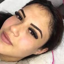 Amanda Kuster CÍLIOS E SOBRANCELHAS