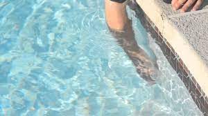 How do you detect a pool leak? How To Find A Leak In A Swimming Pool Vinyl Liner Pool Maintenance Youtube