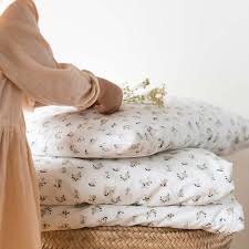 Lorsque l'on désire se lancer dans un achat housse de couette bébé, ce qui compte est de pouvoir faire son choix en connaissant bien les. Housse De Couette Bebe En Coton Biologique Fabrication Francaise