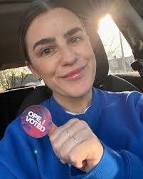 Amanda Deveaux's Instagram, Twitter & Facebook