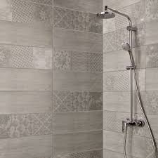 Carrelage Mural Decor Sequoia Artens En Faience Gris 20 X 60 Cm Carrelage Douche Salle De Bain Idee Salle De Bain