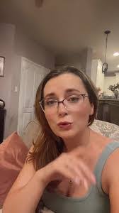 Glenda Roach's Instagram, Twitter & Facebook