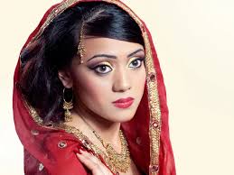 As it is, indian brides are loaded with jewelry and heavy dresses, hence it is best to keep the makeup natural. Best And Simple Summer Bridal Makeup Tips Styles At Life
