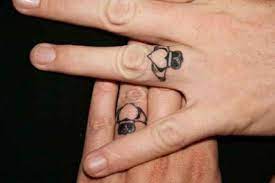 28 Awesome Wedding Band Tattoos Wedding Band Tattoo Ring Finger Tattoos Tattoo Wedding Rings