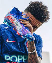 Manchester united are set to offer young winger amad diallo. Jadon Sancho Collection Nike Gb