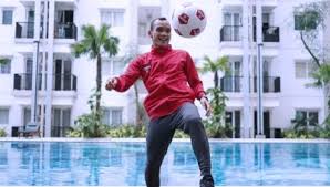 Kangen kegilaan si kancil persija aksi riko simanjuntak saat buat bek asia saling tekel. Ini Cara Winger Persija Jakarta Riko Simanjuntak Rayakan Natal Dalam Pandemi Times Indonesia