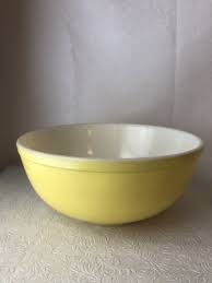Mid Century Vintage 1960 70s Large Yellow Pyrex Mixing Bowl Made In Usa In 2020 Vintage Kitchen Decor Vintage Cookware Vintage Dinnerware
