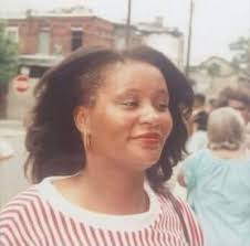 Eva Gladora Benton, a cosmetologist, dies at 71