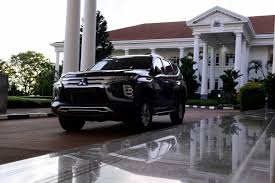 Siyabonga nomvethe house and cars / top african soccer players : Ugandan President Gifts Mamelodi Sundowns Keeper Dennis Onyango With New Car Pictures