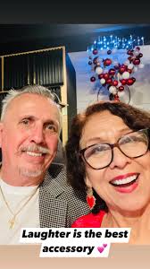 Este es a un tiempo para disfrutar en familia y amigos querido! Felicidades  a todos, Dios esté con Uds siempre.