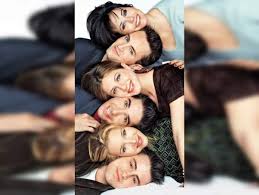 lisa kudrow: Actor Lisa Kudrow makes a striking claim over lack of  diversity on Friends. This is what she said - The Economic Times