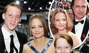 Jodie foster is an american actress and director. Jodie Foster Gay Actress To Tell Sons Who Their Father Is When They Turn 21 Daily Mail Online