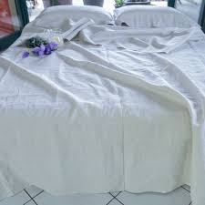 Selezioniamo solo fibre naturali per realizzare i nostri completi letto, ciò può produrre un restringimento fisiologico che può variare dal 4 al 10%; Set Lenzuola In Lino Biologico Per Letto Matrimoniale Cuscini Bio