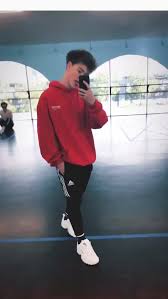 Pin By Tanaya On Why Don T We Zach Herron Boy Bands Corbyn Besson