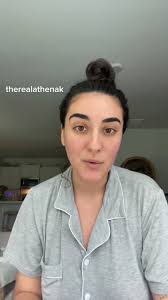 Woman shares facts about tylenol: “To the pregnant women downing Tylenol  right now as a spite to Trump and RFK, I really highly urge you to do any  lick of research —