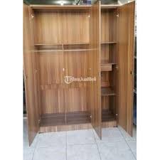 Untuk anda yang sedang mencari disain lemari baju kini kami tawarkan kepada anda lemari pakaian tiga pintu ukir kayu jati 35 merupakan salah satu disain Lemari Pakaian 3 Pintu New Mulus Full Particle Kaca Cermin Di Denpasar Tribunjualbeli Com