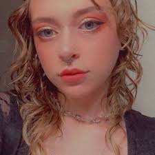 Last night in Minneapolis, Sleeping with Sirens ended their set early  because people were getting hurt and fainting. The crowd was very violent  with each other and so many kids were unprepared