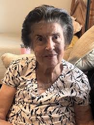 Nina Nell's Instagram, Twitter & Facebook