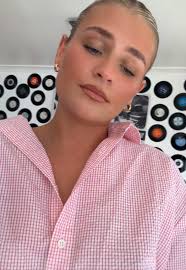 Hairdresser Reveals Secrets Behind New Song Cover