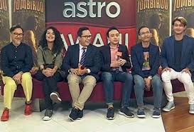 Cetakan pertama novel tombiruo (penulis ramlee awang murshid (ram)) ni adalah pada tahun 1998. Review Filem Tombiruo Penunggu Rimba Filem Aksi Thriller No 1 Di Malaysia 2017 Sayidahnapisahdotcom