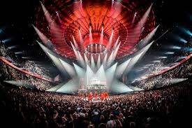 In het nieuwe millennium lijkt de tijd van singlehits definitief voorbij, al blijft de band een vaste waarde in het live circuit, met een optreden in het rotterdamse. De Vrienden Van Amstel Live