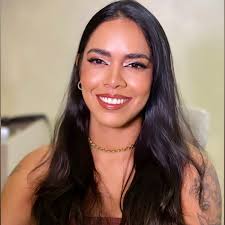 Emily Amaral's Instagram, Twitter & Facebook