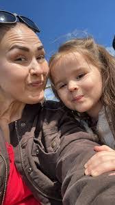 Tami Braun's Instagram, Twitter & Facebook