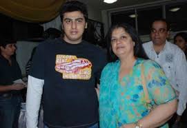 Arjun Kapoor Height Weight Age Affairs Biography Family More Starsunfolded His father boney kapoor is a film producer in bollywood industry, and mother mona shourie kapoor was an entrepreneur.