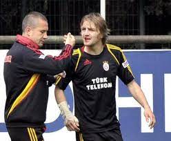Caner erkin ( balıkesir, 4 ottobre 1988) è un calciatore turco, centrocampista o difensore del fenerbahçe e della nazionale turca. Caner Erkin Ben Fenerbahce De Galatasaray Gazetesi Facebook