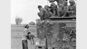 Der vietnamkrieg wird auch als zweiter indochinakrieg bezeichnet. So Grausam War Der Vietnam Krieg Diese Fotos Ruttelten Die Welt Auf Politik Ausland Bild De