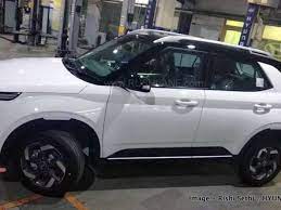 Actual mileage may vary with options, driving conditions, driving habits and vehicle's condition. Hyundai Venue White Black Dual Tone Arrives At Dealer Video Review