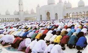 الذي أرى أن صلاة العيد فرض عين، وأنه لا يجوز للرجال أن يدعوها، بل عليهم حضورها، لأن النبي صلى الله عليه وسلم أمر بها بل أمر النساء العواتق وذوات الخدور أن يخرجن إلى صلاة العيد، بل أمر الحيض. Ù…ÙˆØ¹Ø¯ ØµÙ„Ø§Ø© Ø¹ÙŠØ¯ Ø§Ù„Ø£Ø¶Ø­Ù‰ 2021 ÙÙŠ Ù…Ø¯Ù† ÙÙ„Ø³Ø·ÙŠÙ† ÙˆÙƒØ§Ù„Ø© Ø³ÙˆØ§ Ø§Ù„Ø¥Ø®Ø¨Ø§Ø±ÙŠØ©