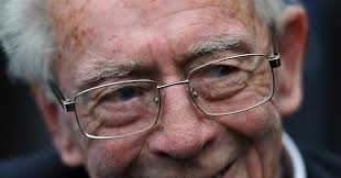 World War II RAAF bomber radio operator Kevin Dennis recognised in ceremony 