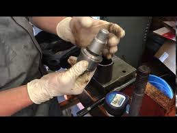 Ford F250 F350 1998-2004 Super Duty Front Axle Disassembly ...