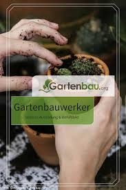 Wir stehen ihnen bei sämtlichen gartenbauarbeiten unterstützend zur seite. Das Berufsbild Des Gartenbauwerkers Voraussetzungen Ausbildung Gehalt Und Einsatzgebiete Handwerk Garten Ausbild In 2020 Ausbildung Berufsbildung Landschaftsbau