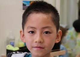 小学生男の子 キッズの髪型 ヘアスタイル人気57選 かっこいい おしゃれなメンズ髪型ヘアスタイル サロンセブン ソフトモヒカン 子供 髪型 男の子 キッズ髪型