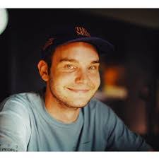 Dana Levan's Instagram, Twitter & Facebook